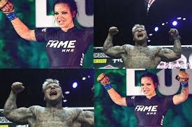 The best gifs for esmeralda godlewska. Szokujace Zarobki Gwiazd Fame Mma Tyle Zarabia Esmeralda Godlewska Popek I Najman Super Express