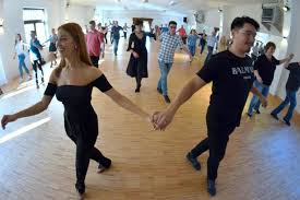 2012 mit magdalena brzeska und 2016 mit model victoria swarovski. Erich Klann Und Oana Nechiti Eroffnen Eigene Tanzschule Let S Dance In Elsen Paderborn Westfalen Blatt