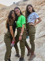 Israel ist das einzige land der welt, das frauen an die waffen zwingt. Idf Israelische Streitkrafte Frauen Army Women Military Women Military Girl