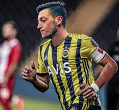 Haftasında antalyaspor'u konuk eden fenerbahçe'de sakatlık şoku yaşanıyor. Mesut Ozil Fenerbahce De 2021 Takim Fotograflari Futbolcular Spor