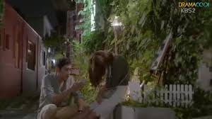 Bir cerrahla mutlu bir ilişkisi olan bir mobilya tasarımcısı, eski erkek arkadaşının tekrar hayatına girmesiyle aşk yaşantısını sorgulamaya başlar. Sinopsis Discovery Of Love Episode 1