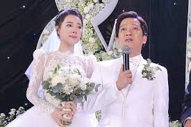 Nguyễn khắc kim phượng) là một nữ ca sĩ nổi tiếng một thời ở việt nam. Nha PhÆ°Æ¡ng Khoe Lá»… CÆ°á»›i Hoanh Trang Bao NgÆ°á»i Lao Ä'á»™ng