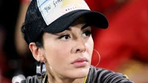 Ayesha mukherjee father was working in a factory in australia and her mother was also working in the same factory. Ayesha Mukherjee Shikhar Dhawan S Wife Age Family Biography More Starsunfolded