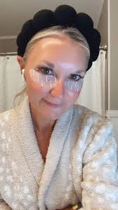 Some mornings call for a little extra TLC!! Going back to school and  getting less sleep called for some extra under eye care this morning. Love  my eye serum and eye cream with my fave silicone ...