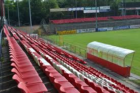 Koncepcja nowego stadionu dla debreceni vsc powstała w 2012 roku, a dokładnie 29 stycznia 2013 ruszyła budowa. Lebontottak A Keritest Az Olah Gabor Utcai Stadion Egy Reszen