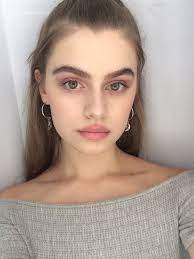 Do you want to know how to dye your eyebrows safely and naturally at home? Pinterest Frenchfangirl Makeup Inspiration Beauty Makeup Trendy Makeup