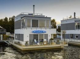 Bei immobilienscout24 finden sie passende angebote für häuser zur miete in salzlandkreis. Hausboot Mieten Bei Hausbootvermietung Seeblick Ihre Nummer 1 Hausboot Mieten Haus Mieten Schwimmende Hauser