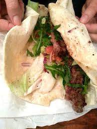 Urfa Durum Le Sandwich Kurde Qui N A Pas Besoin De Mayonnaise Restos A Paris A Moins De 15 Euros Par Deux Parisiennes Avisees Cuisine Alimentation Kebab