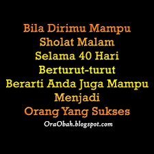 Bahkan pada mulanya shalat tahajud dikategorikan sebagai shalat wajib , namun setelah turun perintah sholat lima waktu, sholat ini menjadi sunnah muakkadah (sunnah yang sangat dianjurkan) bagi kaum muslimin. Puisi Sholat Tahajud