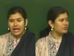 Indian Teacher Calmly Schools Boys in Class on Respecting Women,  Hard-hitting Video Goes Viral - News18