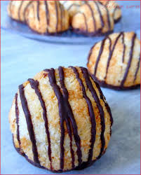 Rochers A La Noix De Coco Ou Congolais Perle En Sucre Gateau Marocain Facile Recette Rocher Coco Rocher Noix De Coco