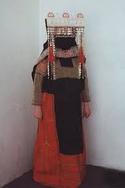 Taif Wedding Saudi Arabia Via Mansoojat Foundation Traditional Outfits Traditional Dresses Fashion