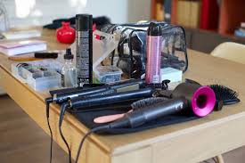 Pour devenir coiffeuse à domicile, vous devrez soit justifier d'une expérience de 3 ans en tant que dirigeant d'entreprise, travailleur indépendant ou votre activité de coiffeuse à domicile va générer deux types de dépenses principales : Juliette Coiffeuse A Domicile Le Mag Wecasa