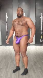 HAIRY DADDY MUSCLE POSING HIS BEAUTIFUL BULGE FOR YOU - ThisVid.com