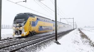 Het treinverkeer is dinsdagochtend probleemloos op gang gekomen ondanks de hevige sneeuwval van maandagavond raakte een zevental treinen geblokkeerd in stations door de sneeuw, vooral in. Winterweer Dit Doet De Ns Om Hinder Te Voorkomen Nos