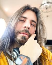 concentration. not one of my virtues. but I keep trying 📈🧑🏻‍💻📚 . . . .  . . . . . . #psychological #psy #psychology #mental #mentalhealth  #psicologia #saudemental #healh #mente #brain #school #