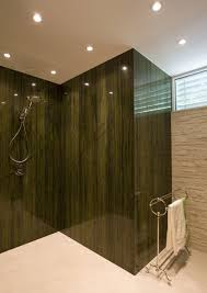 Begehbare Dusche Mit Raumhohen Natursteinwanden Aus Poliertem Verde Bamboo Naturstein Bad Natursteine Natursteinwand