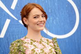 Among them, the short layered bob and its different variations are quite popular. Emma Stone Looks Totally Different On The November 2016 Cover Of Vogue Glamour