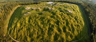Cependant elle a profondément marqué les esprits en raison des conditions atroces dans lesquelles se sont affrontés allemands et français sur un champ de bataille de moins de cent kilomètres carrés. Verdun De La Guerre A La Paix