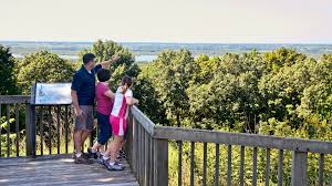 The fried chicken at the lodge's restaurant is highly. Pere Marquette State Park Enjoy Illinois