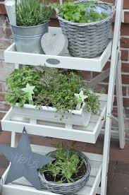 Draussen Krautergarten Oder Drinnen Dekotreppe Garten Diy Gartenbau Terrassen Deko