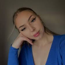 Vanessa Lea's Instagram, Twitter & Facebook