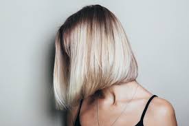 Cara memanjangkan rambut yang pertama adalah dengan trimming atau memotong ujung rambut. 11 Panduan Penting Sebelum Mewarnai Rambut
