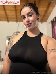 18 hot photos by Nia Gonzalez (known as @nia_gonzalez)