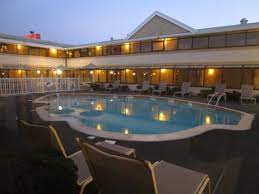 Hotel ramada inn is located at 85 av sur y calle padres aguilares, 1.7 miles from the center of san salvador. Ramada Inn Pool Picture Of Ramada By Wyndham Boston Tripadvisor