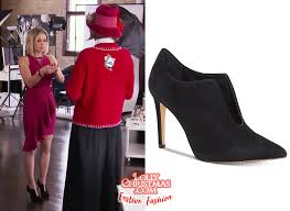Instead of the usual quaint town or cozy neighborhood we usually see, this movie is mainly set in a—wait for it—shopping mall. Candace Cameron Bure S Fashion From Hallmark S A Shoe Addict S Christmas Lollychristmas Com