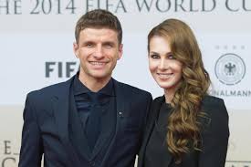 Raumdeuter) was born in weilheim, deutschland. Thomas Muller S Wife Lisa Removes Every Photo Of Her And Germany Star From Instagram After Publicly Slamming Bayern Munich Boss Niko Kovac
