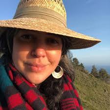 Podrías hacer una película sobre esto Llámalo, "No hay lugar a donde ir  para viejos"