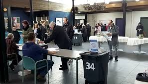 U bent vrij om naar een stembureau naar keuze te gaan. Onbekende Kapster Selda Stoot Nieuwe Democraten Icoon Schijvenaars Door Een Stem Van De Troon In Roosendaal Foto Bndestem Nl