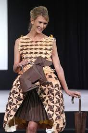 Dresses Made Out Of Chocolate At The Salon Du Chocolat Fashion Show In Paris Food Sculpture Chocolate Fashion Fashion Y Crazy Dresses