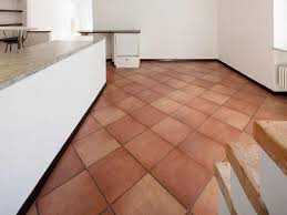 Wie man flecken aus terracottafliesen entfernen kann. Terrakotta Fliesen Mediterraner Stil Mit Wohlfuhlklima
