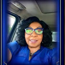 Iris Hollis's Instagram, Twitter & Facebook