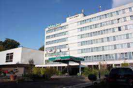 4 yıldızlı holiday inn airport, köln şehrinin eski bölgesinde ve prayer room'dan birkaç dakika uzaklıktadır. Datei Holiday Inn Koln Am Stadtwald Jpg Wikipedia