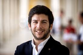 Ao cm, o líder centrista confirmou a exposição, explicando que ocorreu no. Francisco Rodrigues Dos Santos Quer Liderar Cds Para Representar A Nova Direita Cds Pp Publico