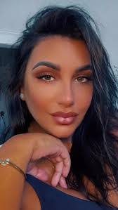 Bella Frye's Instagram, Twitter & Facebook