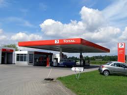 It is commonly refined into various types of fuels. Datei Petrol Station Total Putlitz Jpg Wikipedia