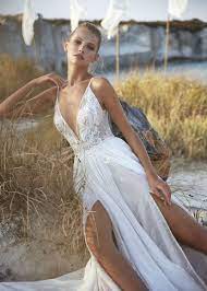 Nicht nur für die strandhochzeit, auch für die moderne, selbstbewusste braut von heute. Herve Paris Valente Brautmode Brautkleid Kleid Hochzeit