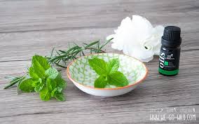 Manche denken, dass herpes etwas mit mangelnder hygiene, mit hautunreinheiten oder sogar mit wechselnden geschlechtspartnern zu tun hat. Hausmittel Gegen Herpes 12 Mittel Die Lippenherpes Naturlich Bekampfen