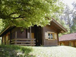 Jahrhundert und bezeichnet das haus eines menschen, der im und vom wald lebt. Blockhaus Feriendorf Stamsried Bayerischer Wald Ferienhaus Ferienwohnung