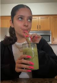 Finding ways to incorporate more protein into meals has been so challenging  but this has truly helped me so much. This thing has like 38g of protein!!  #proteinshake #matcha 🍵