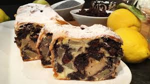 A cake of german origin made of yeast dough covered with sweet crumb topping. Wir In Bayern Rezept Mohn Birnen Strudel Rezepte Wir In Bayern Br Fernsehen Fernsehen Br De