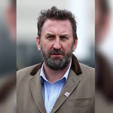 Why Lee Mack shaved his beard off for David Mitchell