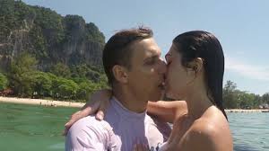 Entdecke rezepte, einrichtungsideen, stilinterpretationen und andere ideen zum ausprobieren. Romantic Scene Of A Young Stock Footage Video 100 Royalty Free 27293959 Shutterstock