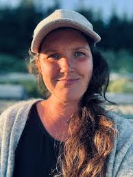 Hello Wellness practitioners. I'm Richard Ahron, a massage therapist in  Thousand Oaks. I became interested in healing massage as a teen at Cabrillo  Raquet Club back in the 80s when I was