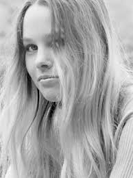 Gorgeous Photos Of Young Michelle Phillips From 1960s and 70s