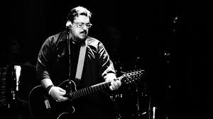 Ο λαυρέντης μαχαιρίτσας, ένας από τους σημαντικότερους δημιουργούς του σύγχρονου έντεχνου λαϊκού τραγουδιού, άφησε ανεξίτηλο το στίγμα του στην ελληνική . Layrenths Maxairitsas To Problhma Me Thn Kardia Toy Kai Oi Megales Toy Agapes Mononews